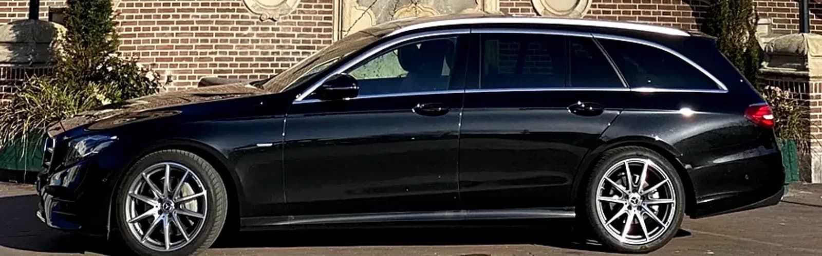 Mercedes taxi van AMS Taxi Schiphol — vaste prijs van Haarlem naar Schiphol